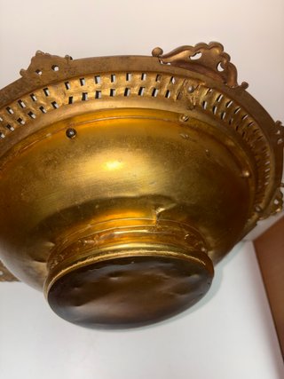 Piatto antico in porcellana con cornice dorata