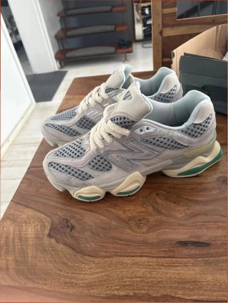 New Balance 9060 Talla 42 Gris/Verde