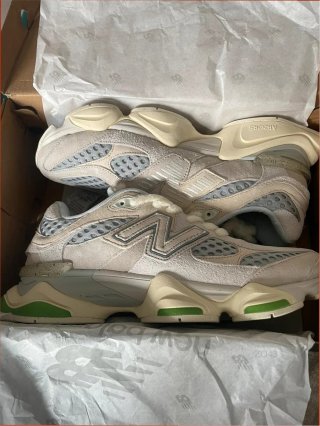 New Balance 9060 Talla 41.5 Beige/Verde