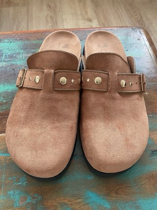 Zuecos ante marrón tachuelas talla 40