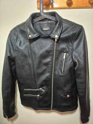 Cazadora efecto piel Zara Girls