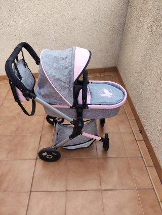 Cochecito de juguete gris y rosa