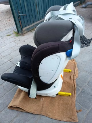 Silla de coche infantil con arnés de 5 puntos