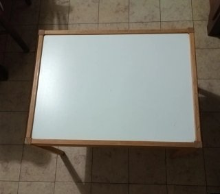 Tavolino in legno per bambini
