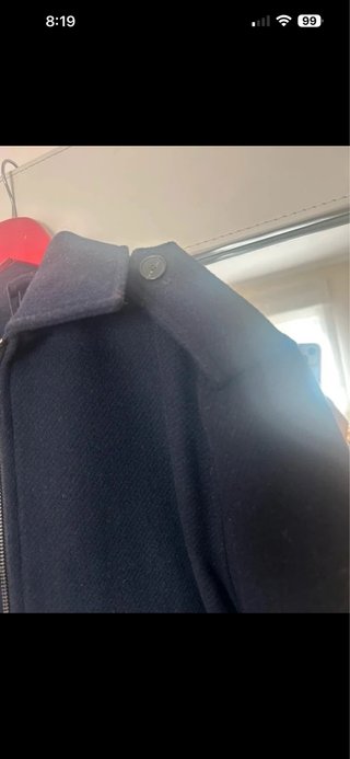 Cazadora bomber Zara azul marino.