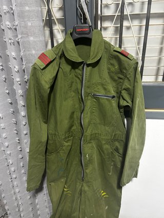 Mono de trabajo militar verde