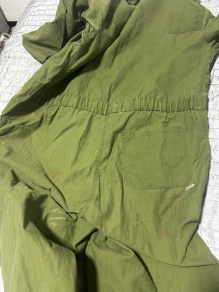 Mono de trabajo militar verde