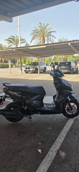 Yamaha 125cc Scooter Negra