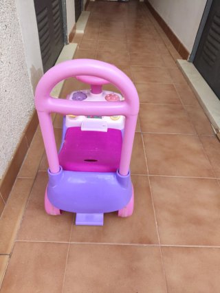 Coche correpasillos infantil rosa y morado
