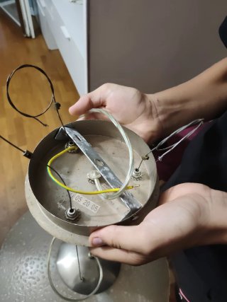 Lampadario moderno in vetro e metallo