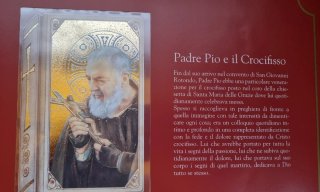 Album Padre Pio: Santini, Preghiere, Medaglie