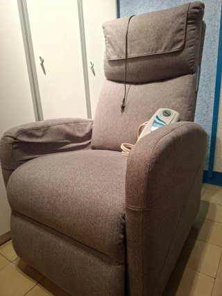 Butaca reclinable eléctrica marrón