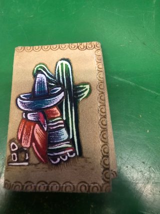 Cartera de piel grabada