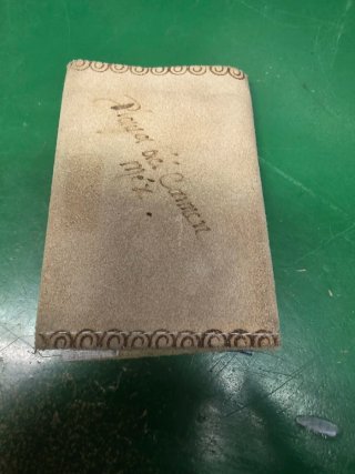 Cartera de piel grabada