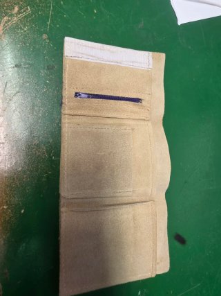 Cartera de piel grabada