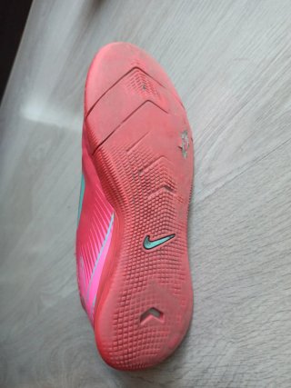 Zapatillas Nike Fútbol Rojas y Turquesa