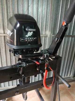 Motor fueraborda Mercury Fourstroke