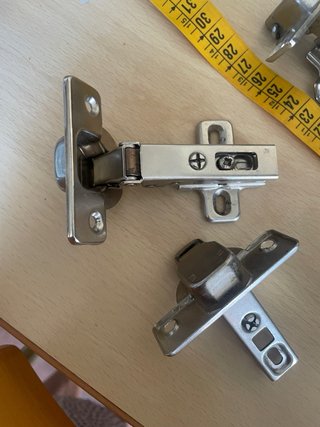 Bisagras para Muebles