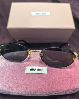Gafas de sol Miu Miu ovaladas doradas