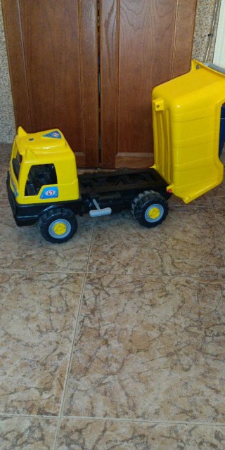 Tractor a pedales New Holland + REGALO camión.