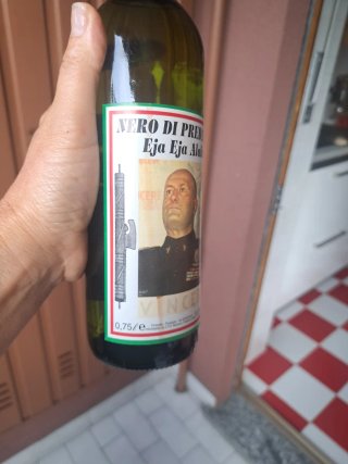 Bottiglia di vino vuota Nero di Predappio