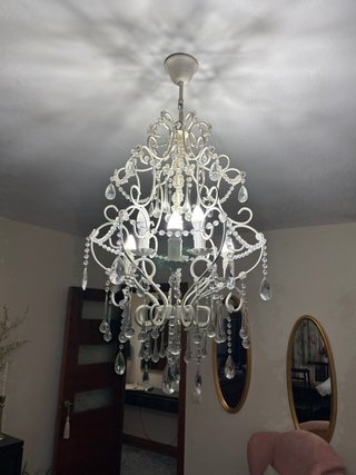 Lámpara colgante blanca con lágrimas de cristal y