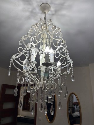 Lámpara colgante blanca con lágrimas de cristal y