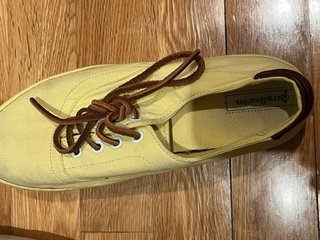 Zapatillas lona amarillas cordones marrones
