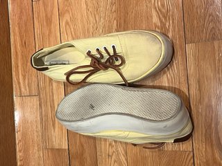 Zapatillas lona amarillas cordones marrones