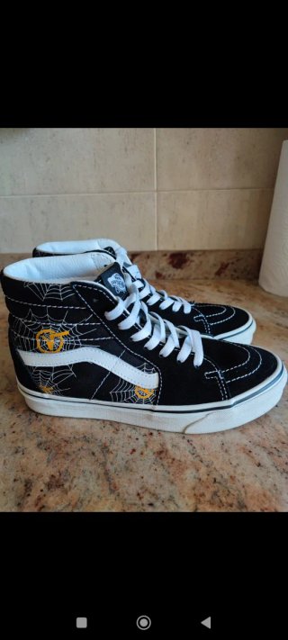 Zapatillas Vans SK8-Hi Negro y Blanco. Unisex.