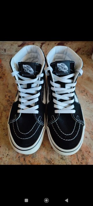 Zapatillas Vans SK8-Hi Negro y Blanco. Unisex.