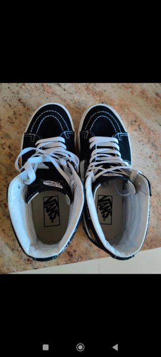 Zapatillas Vans SK8-Hi Negro y Blanco. Unisex.