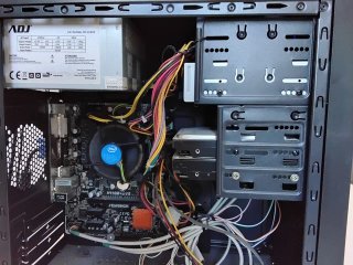 Postazione PC fisso completa
