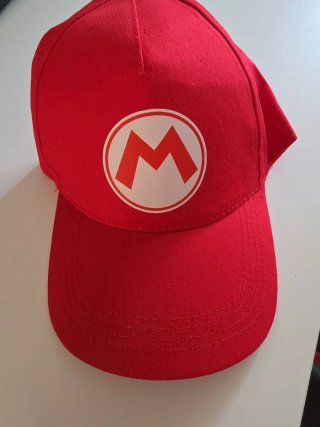 Gorra Roja con Logo M