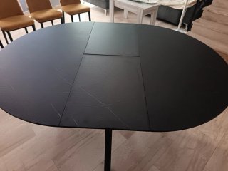 Tavolo rotondo nero in marmo