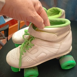 Patines de bota blancos y verdes n32