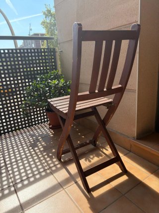 Conjunto mesa y 2 sillas de madera