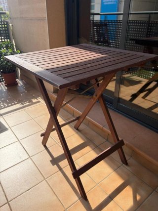 Conjunto mesa y 2 sillas de madera