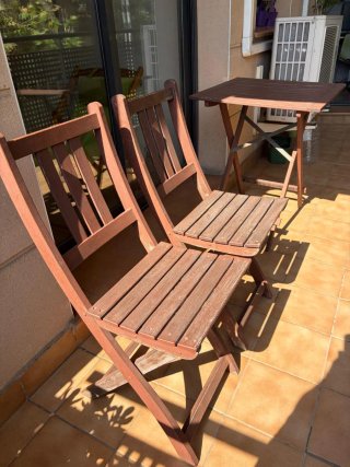 Conjunto mesa y 2 sillas de madera