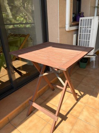 Conjunto mesa y 2 sillas de madera