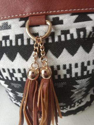 Bolso de mujer con flecos