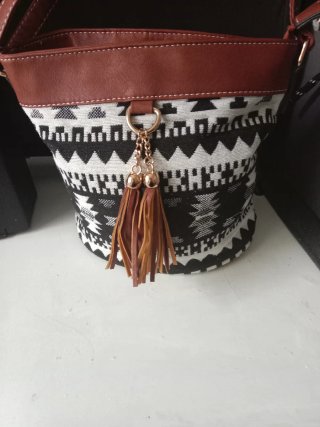Bolso de mujer con flecos
