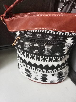Bolso de mujer con flecos
