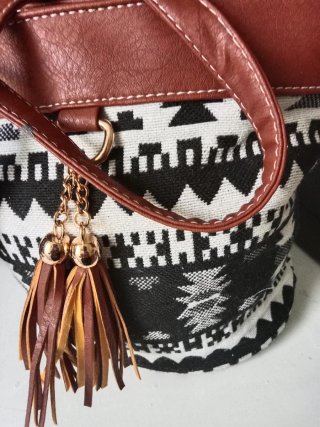 Bolso de mujer con flecos