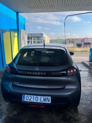 Peugeot 208 2021