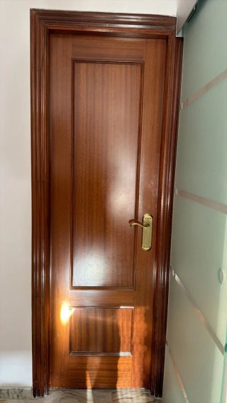 Puerta madera maciza