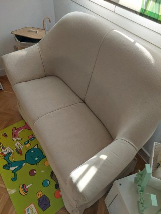 Sofá de tela beige