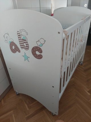 Cuna blanca para bebé