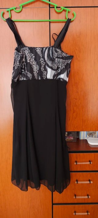 Vestido negro con estampado