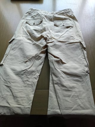 Pantalones cargo Bershka beige talla 36